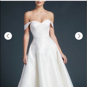 Anne Barge Pei in Buttercream Matte Satin size 8.